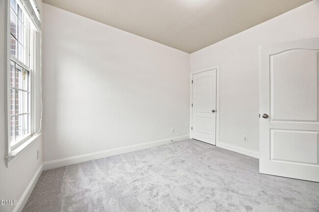 Building Photo - 401 Waverly Hills Dr