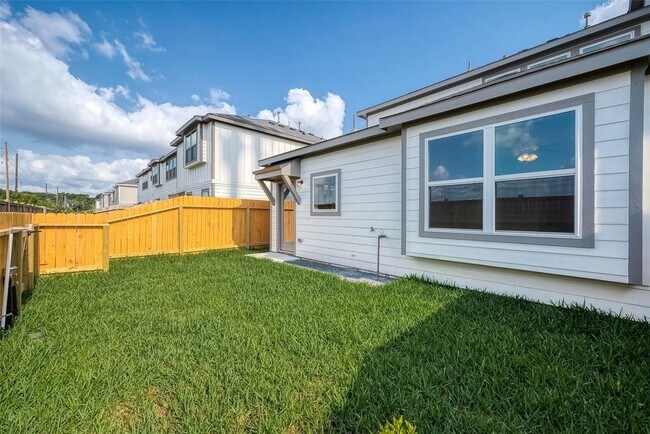 Building Photo - 27966 Western Crk Ct