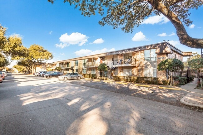 Building Photo - 10248 Regal Oaks Dr