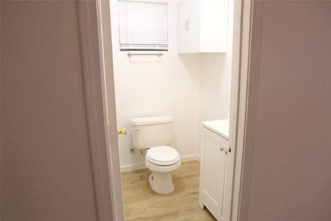 Building Photo - 10 Jenkins St