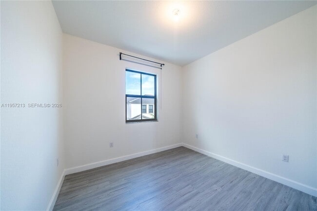 Building Photo - 1928 SW 5th Blvd