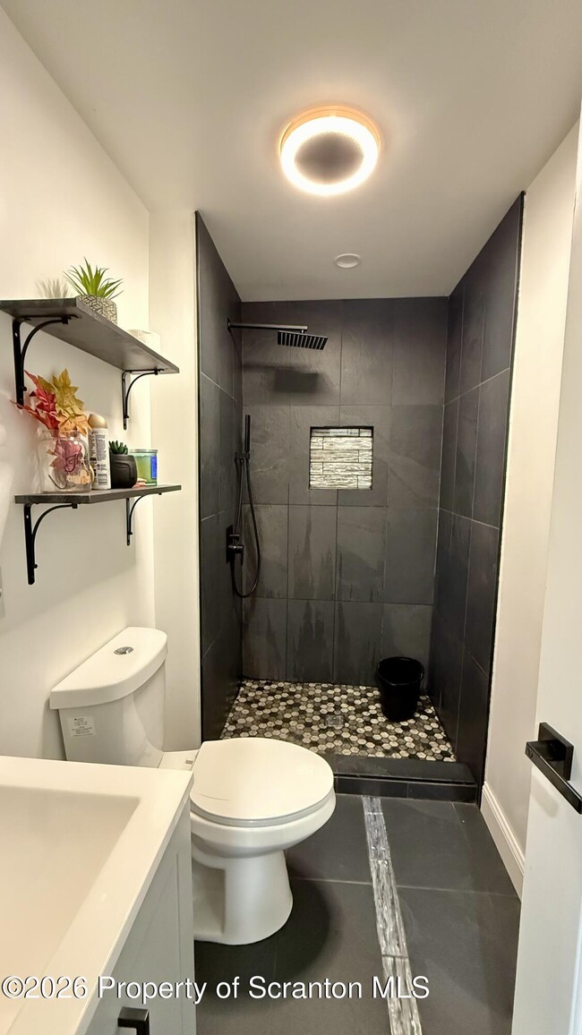 Building Photo - 721 N Lincoln Ave