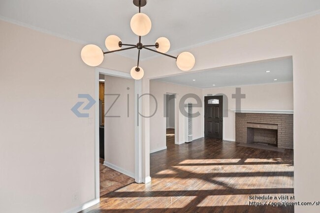 Building Photo - 682 Kern St