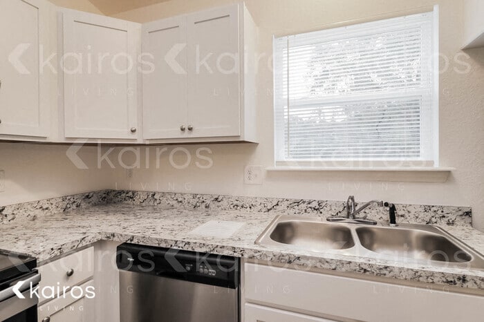 Building Photo - 7 Locust Run