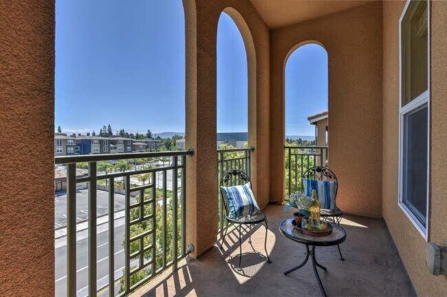 Sunny balcony - 1445 Fruitdale Ave
