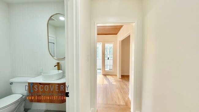 Building Photo - Elegant Modern Montclair Retreat Designed ...