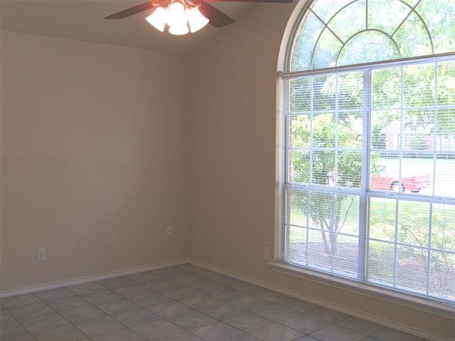 Building Photo - 802 Red Oak Dr