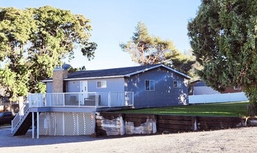 Building Photo - Spacious 4-Bedroom, 2-Bath Home with Daylight Basement, Large Yard & Two Fireplaces!.