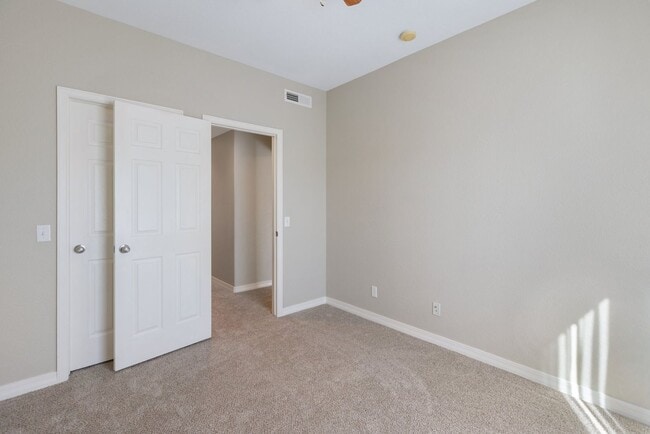 Building Photo - Immaculate 2 Bed 2 Bath Condo with Pikes Peak Views in D49!!!