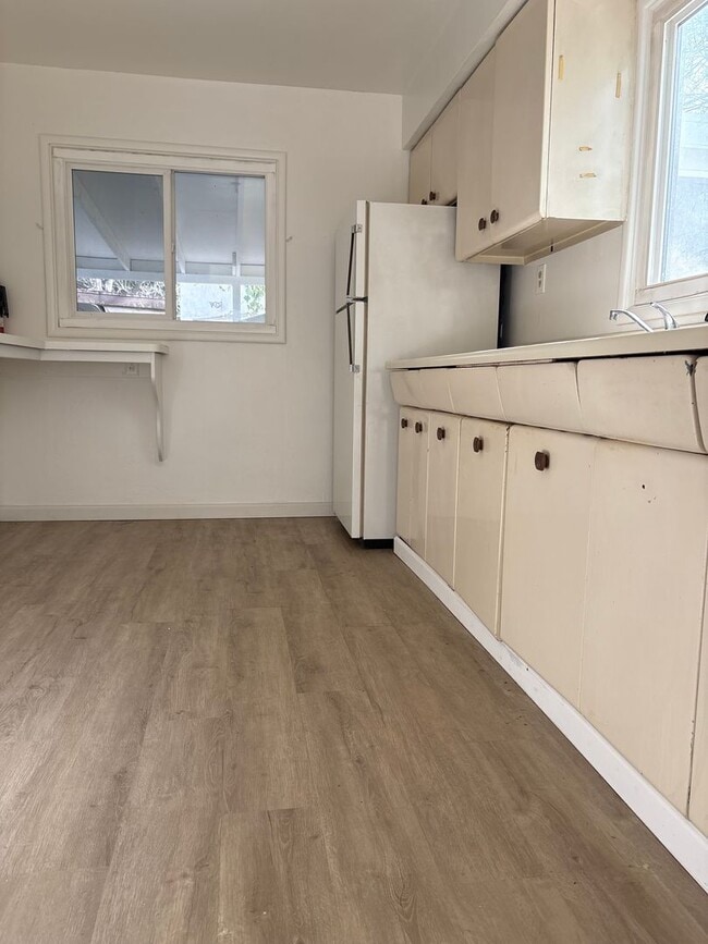 Building Photo - 30 Oak Dr