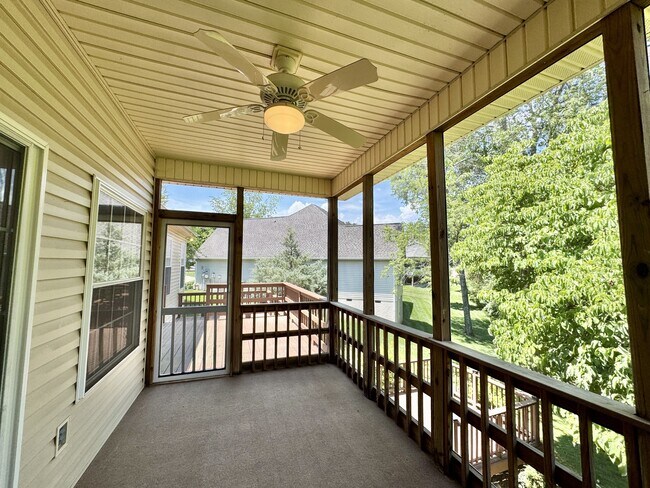 Building Photo - 513 Tanasi Cir