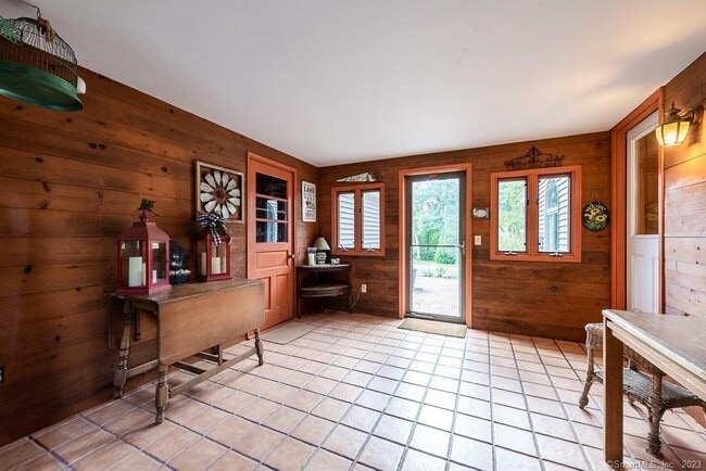 Building Photo - 131 Hemlock Dr