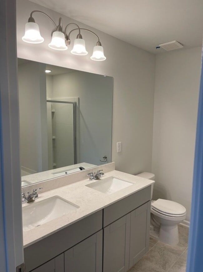 Building Photo - Stunning condo is South Murfreesboro