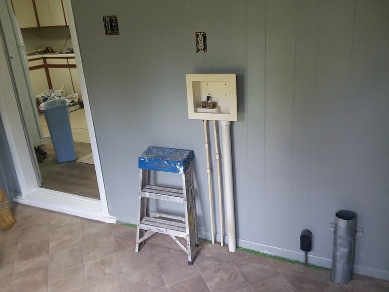 Building Photo - 340 W Blue Ridge St