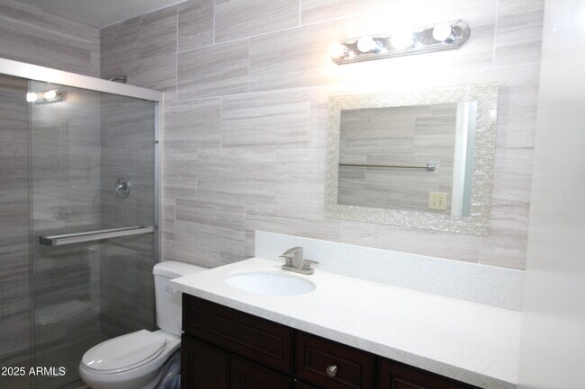 Building Photo - 626 W Paseo Way