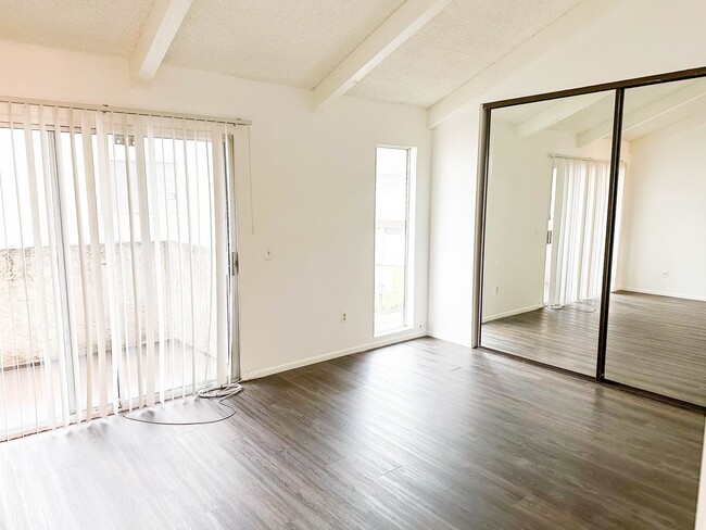 Building Photo - Townhome AVAILABLE NOW in Colton. 2 Bed / 2 Bath Floorplan  + Garage!
