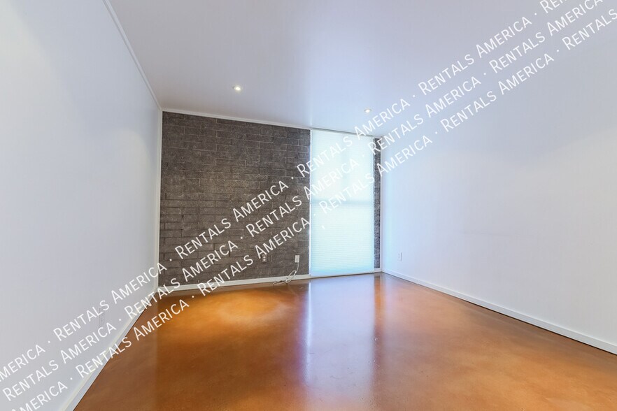 Building Photo - 4202 N 38th St