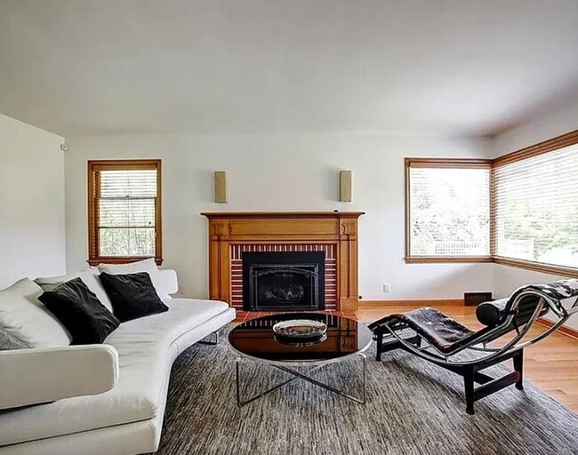 Building Photo - Traditional Home in Capitol Hill with Fenced Back Yard