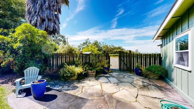 Building Photo - Country Charm Meets Vineyard Views! Two Bedroom Two bath with room to relax!