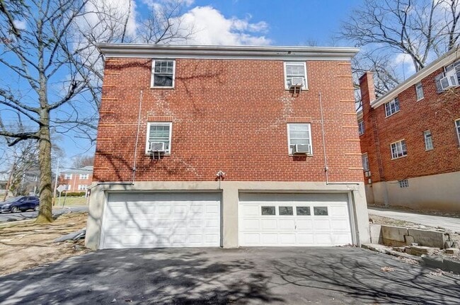 Building Photo - 2769 Losantiville Ave