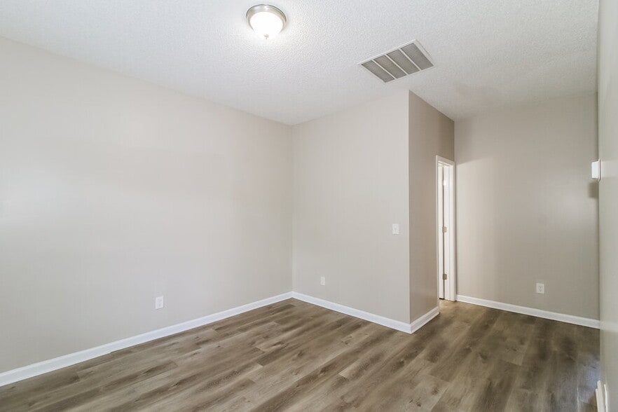 Building Photo - 6657 Delaware Bend