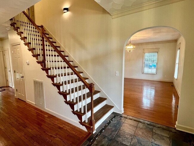 Building Photo - 1302 Honeywood Pl