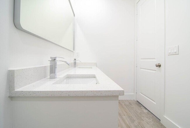 Building Photo - 8126 Thruso Rd