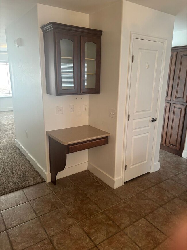 Building Photo - Great Location! Lots of Amenities