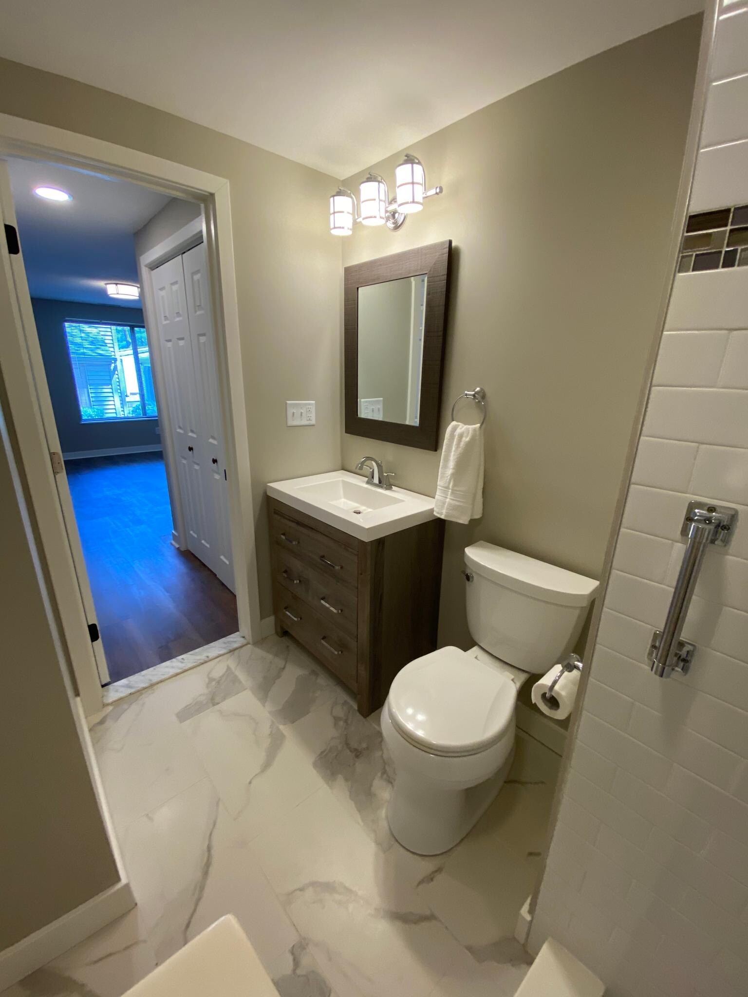 Building Photo - 40 Farmington Chase Cres