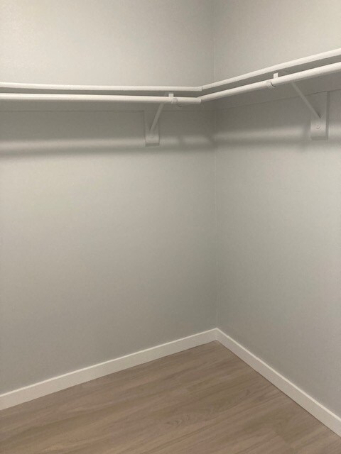 WI Closet - 6402 Royal Woods Dr