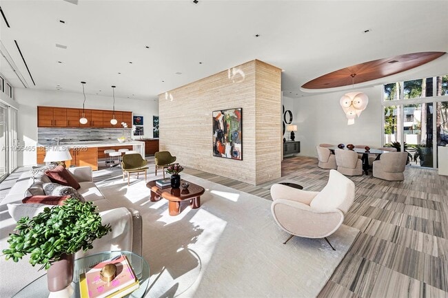 Building Photo - 610 W Dilido Dr