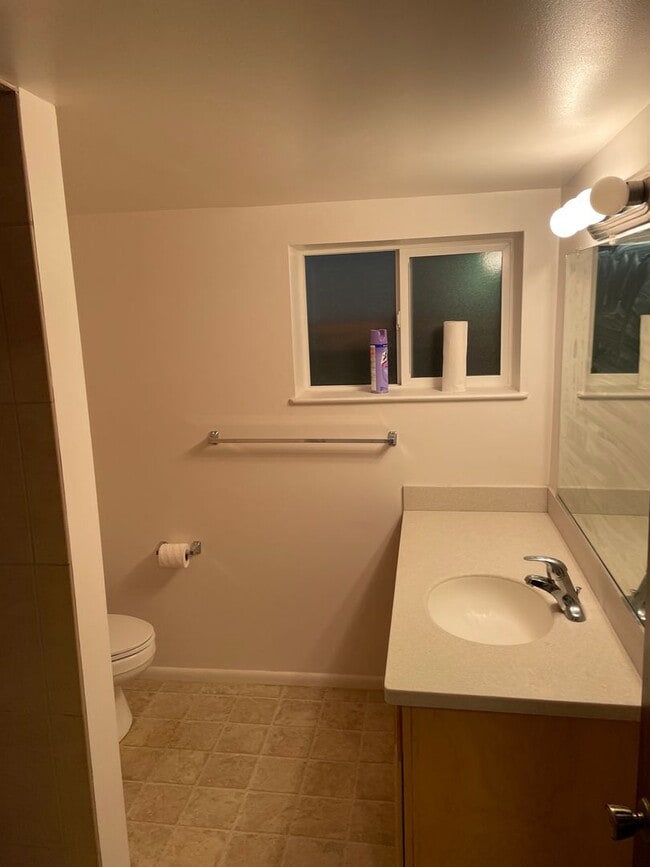 Building Photo - Spacious 5-Bedroom Home Near Little Cotton...