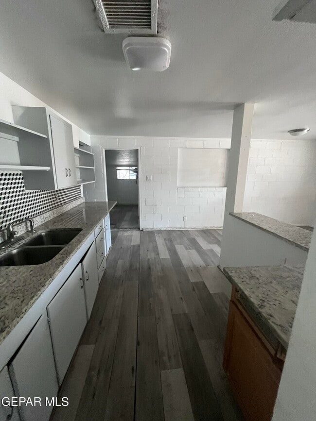 Building Photo - 216 Pacific Dr