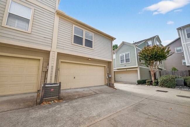 Building Photo - 1127 W 24th St