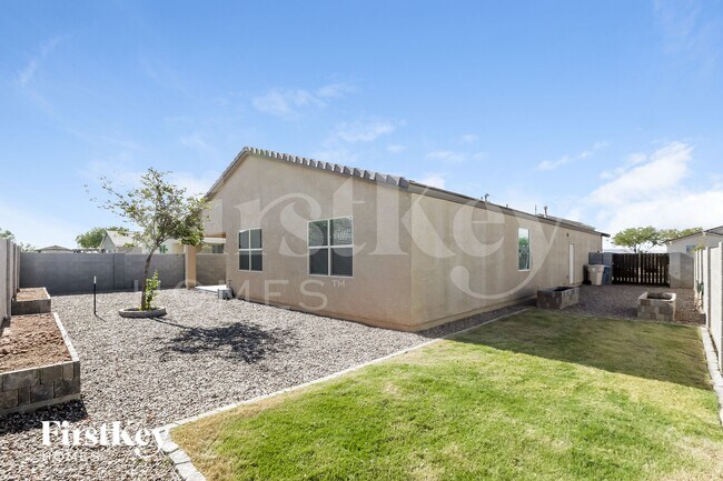 Building Photo - 30299 N Hummingbird Ln