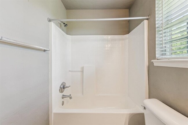 Building Photo - 4508 Applegate Dr