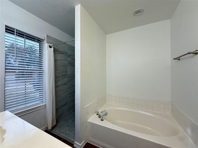 Building Photo - 2922 Custer Dr