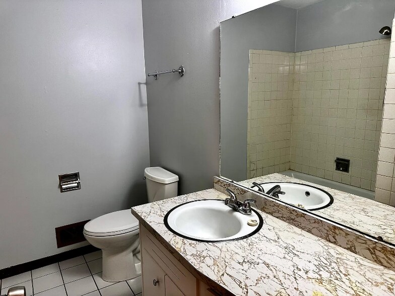 Building Photo - 3615 Schalck Dr