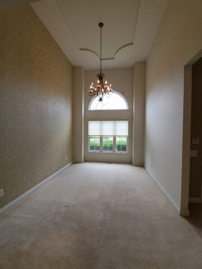 Building Photo - Beautiful Home in Saint James Woods