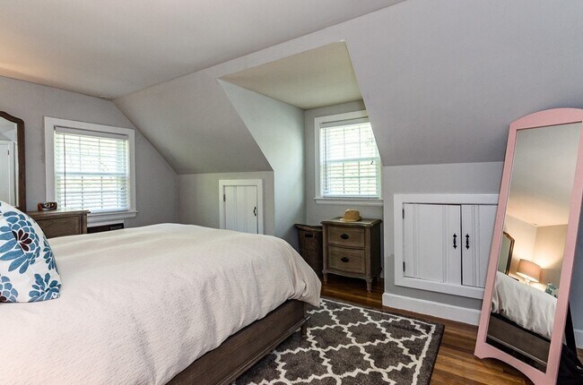 Building Photo - 76 Adams St