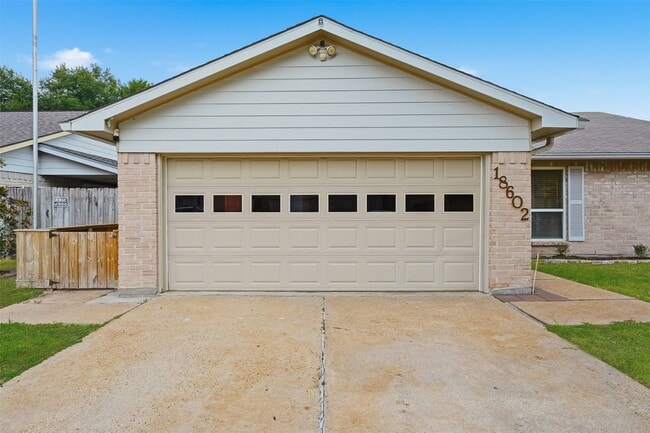 Building Photo - 18602 Lippizaner Dr