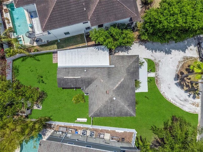 Building Photo - 3606 W Royal Palm Cir
