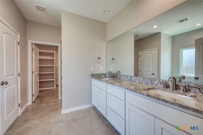 Building Photo - 1516 Stonecrest Dr