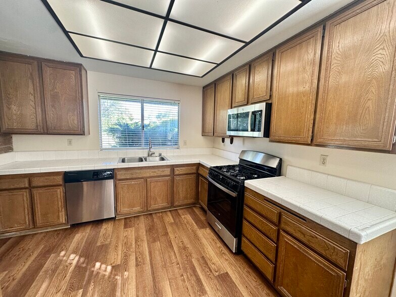 Building Photo - 1384 Naples Ct