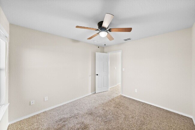Building Photo - Flexible 5-Bedroom Rental Home in Alamo Ra...