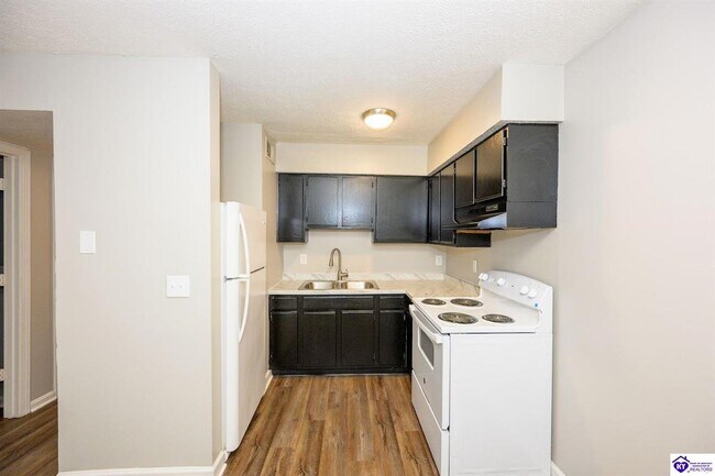 Building Photo - 621 Stewart St