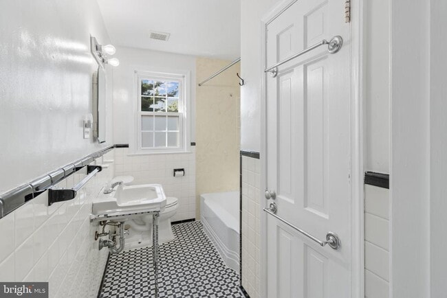 Building Photo - 15118 Liberty Grove Dr