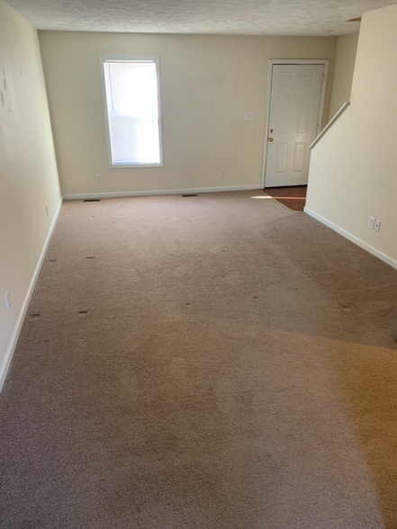 Building Photo - 14 Lake Village Ct