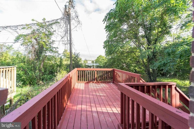 Building Photo - 4011 Mortimer Ave