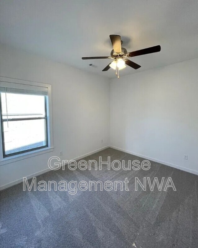 Building Photo - 1574 N Pershing St